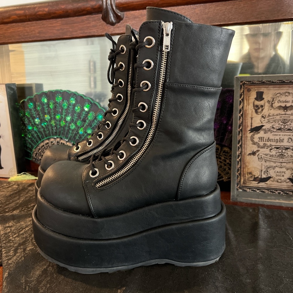 Demonia Bear-265 platform boots